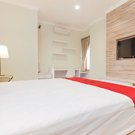 Reddoorz Premium Near Ragunan Zoo 2 Jakarta Exteriör bild