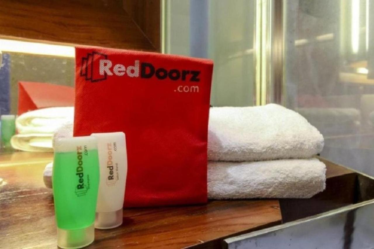 Reddoorz Premium Near Ragunan Zoo 2 Jakarta Exteriör bild